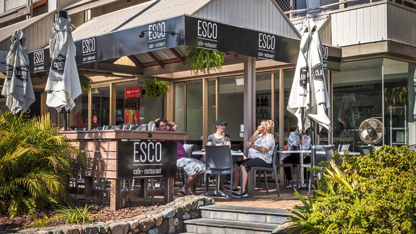 Esco Cafe & Restaurant