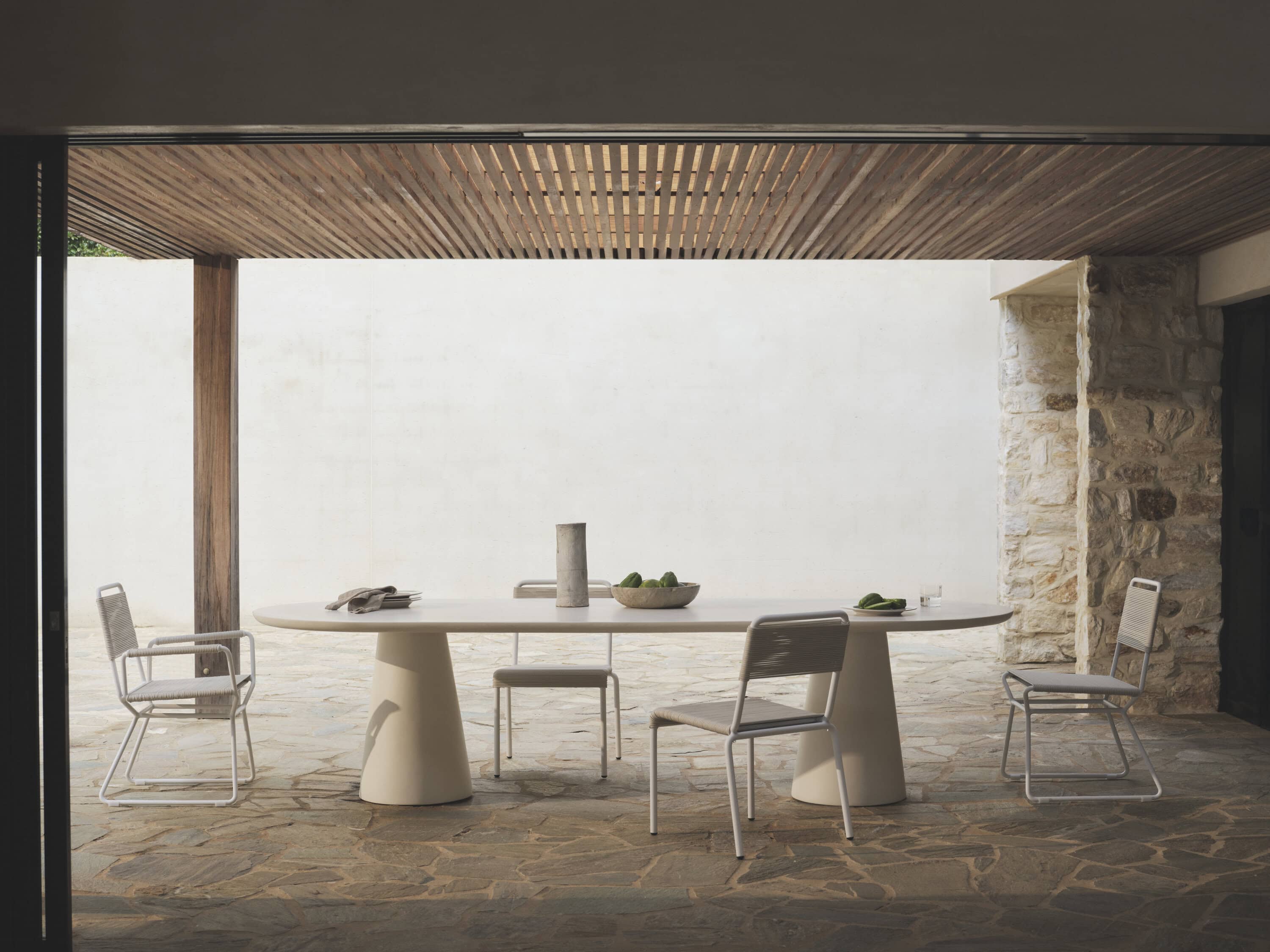 An outdoor entertaining set from MCM House