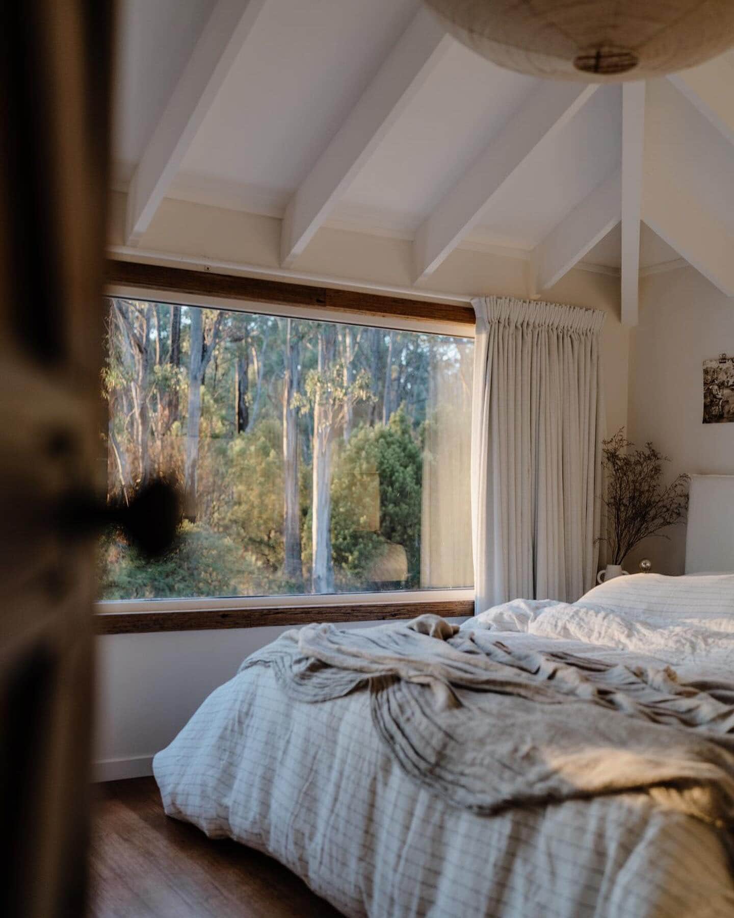 Waterfront accommodation at The Voyager in Strathblane, southern Tasmania.