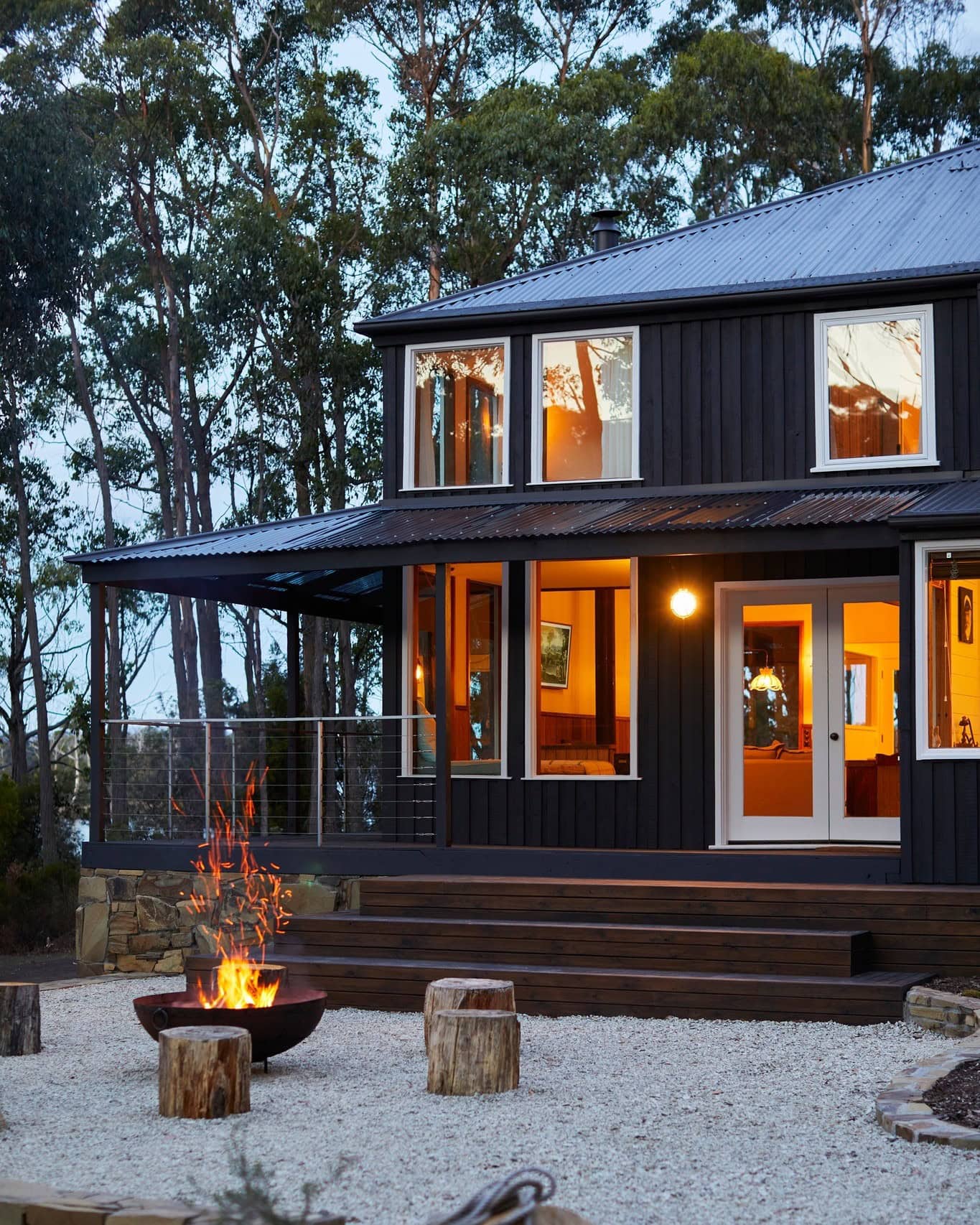 Waterfront accommodation at The Voyager in Strathblane, southern Tasmania.