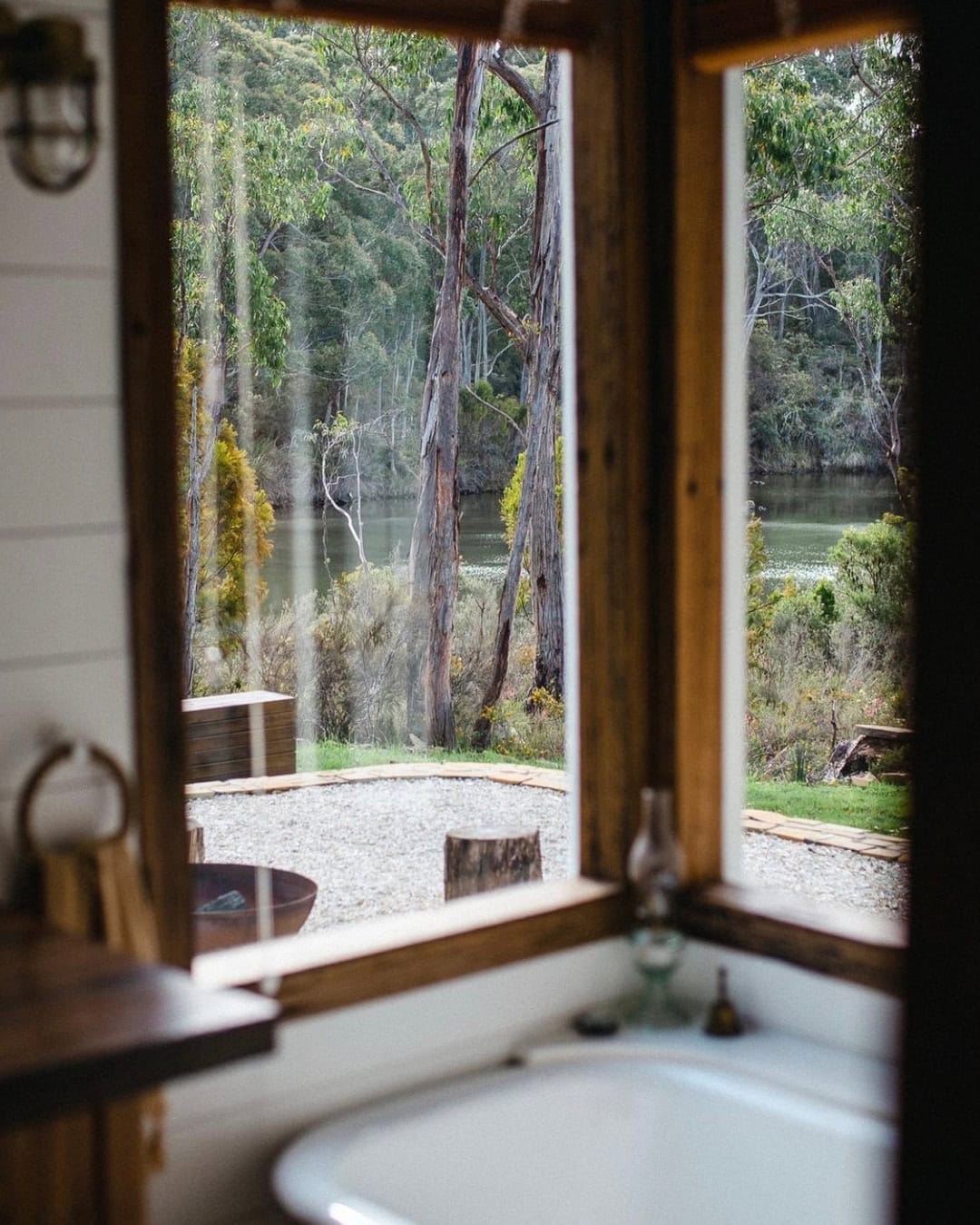 Waterfront accommodation at The Voyager in Strathblane, southern Tasmania.