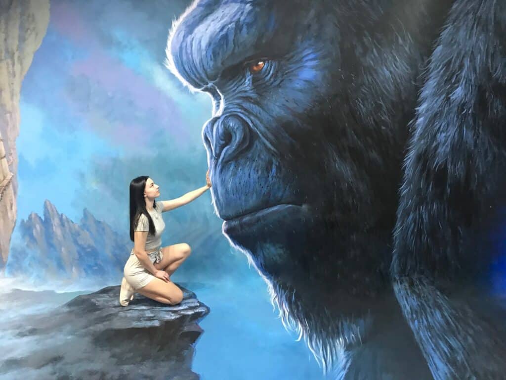 artvo immersive gallery docklands king kong with girl