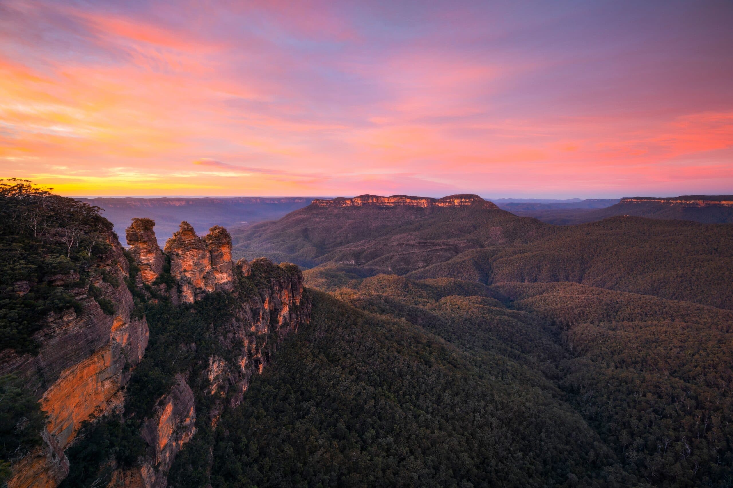 Sunrise over the Jamison Valley and the Three Sisters in the scenic Blue Mountains National Park