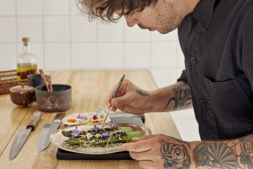 Airbnb's new experiences and services offer features private chefs and tours. (Image Credit: Carlos Chavarría)