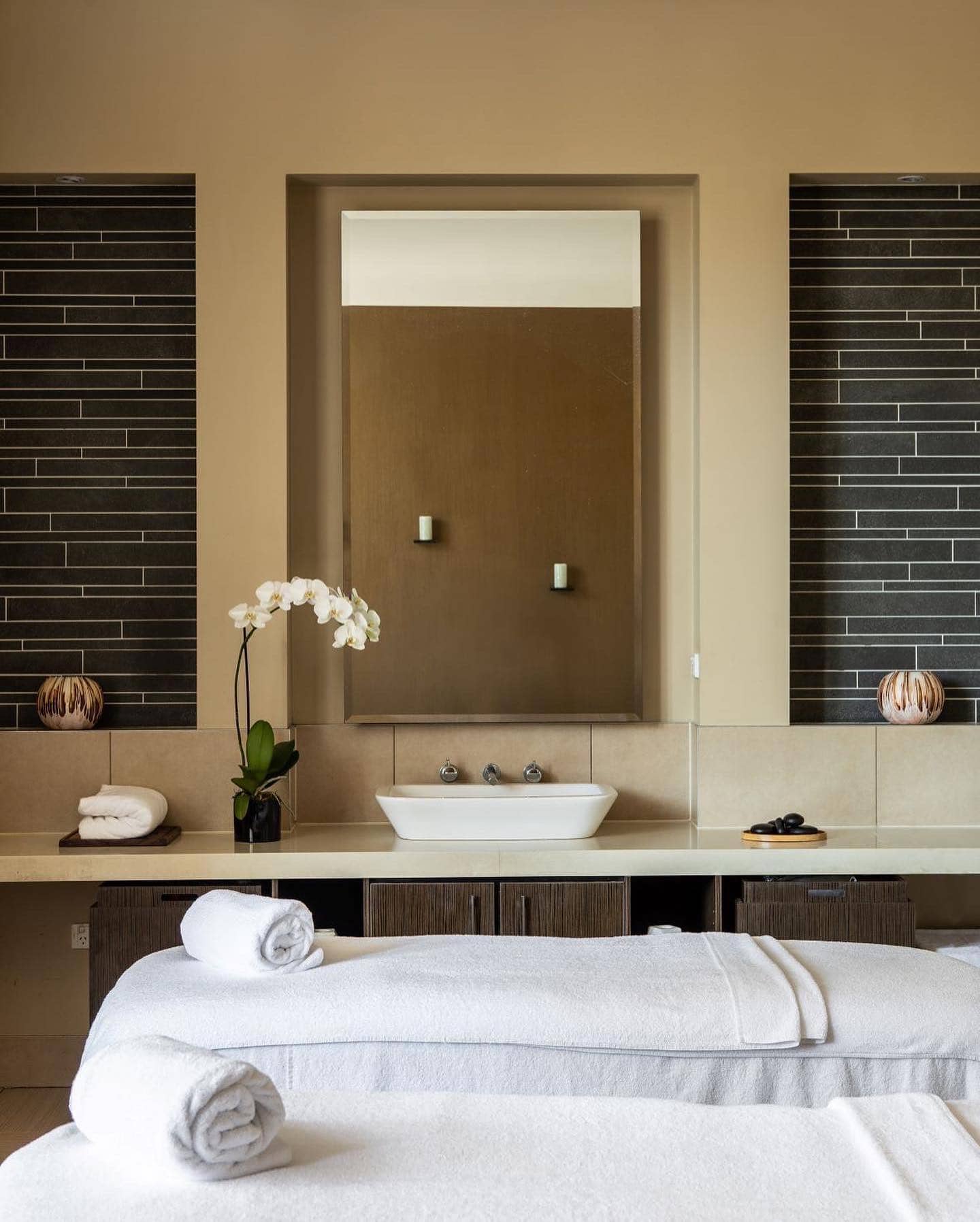 Lancemore Mansion Hotel at Werribee Park with heritage accommodation, L.M. Spa and pregnancy massage for a babymoon near Melbourne.