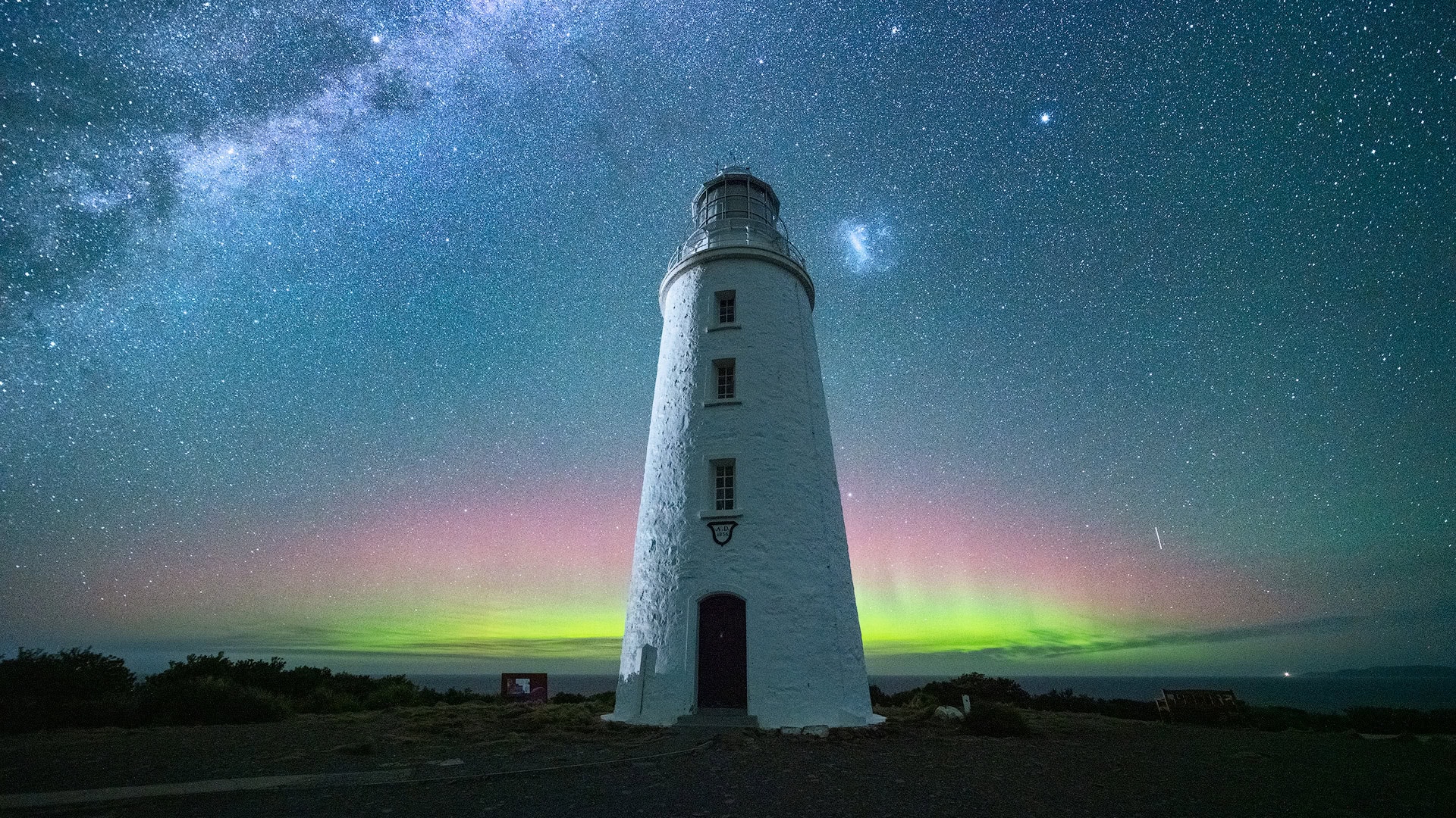 The Aurora Australis at Cape Bruny Lighthouse (Image Credit: Tourism Tasmania/Luke Tscharke)