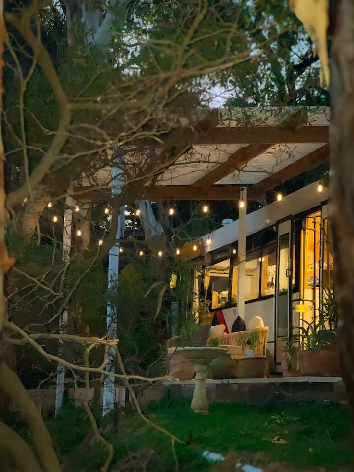 Woodland Way Stay, Adelaide, South Australia 2 Woodland Way Stay is an Airbnb in Adelaide, South Australia.