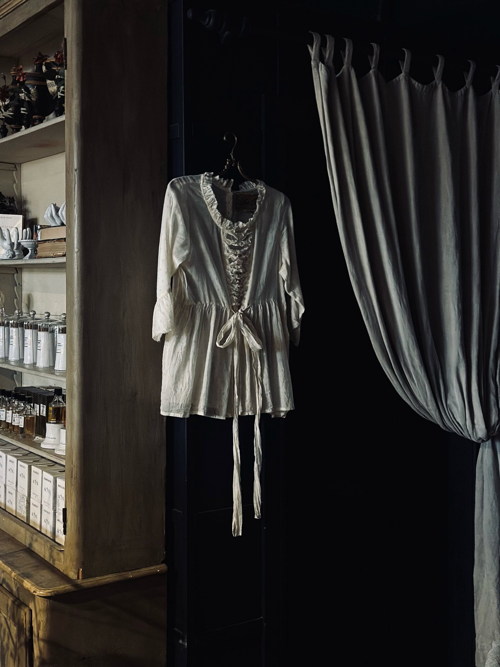 Manteau Noir Daylesford clothing store