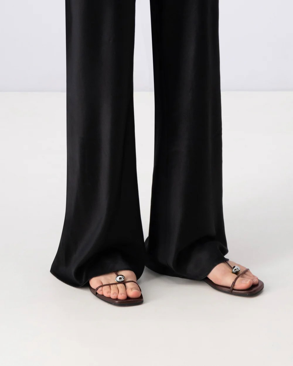 EveningSandal_Chocolate_OnFeet_DropEarring_ESSEN_c2357495-9694-487c-85bb-c0e903a450f1