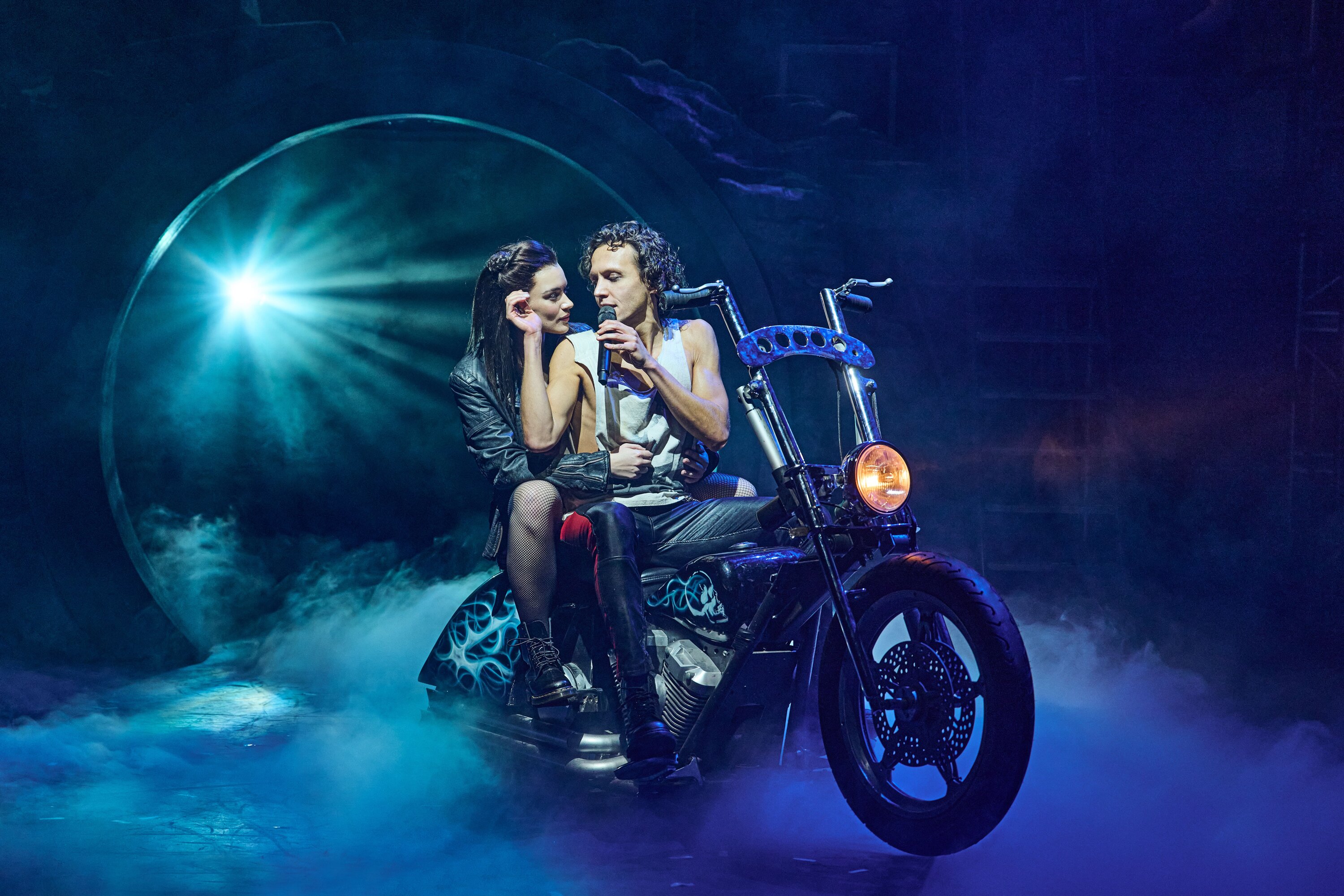 Katie Tonkinson as Raven & Glenn Adamson as Strat in BAT OUT OF HELL, credit Chris Davis Studio