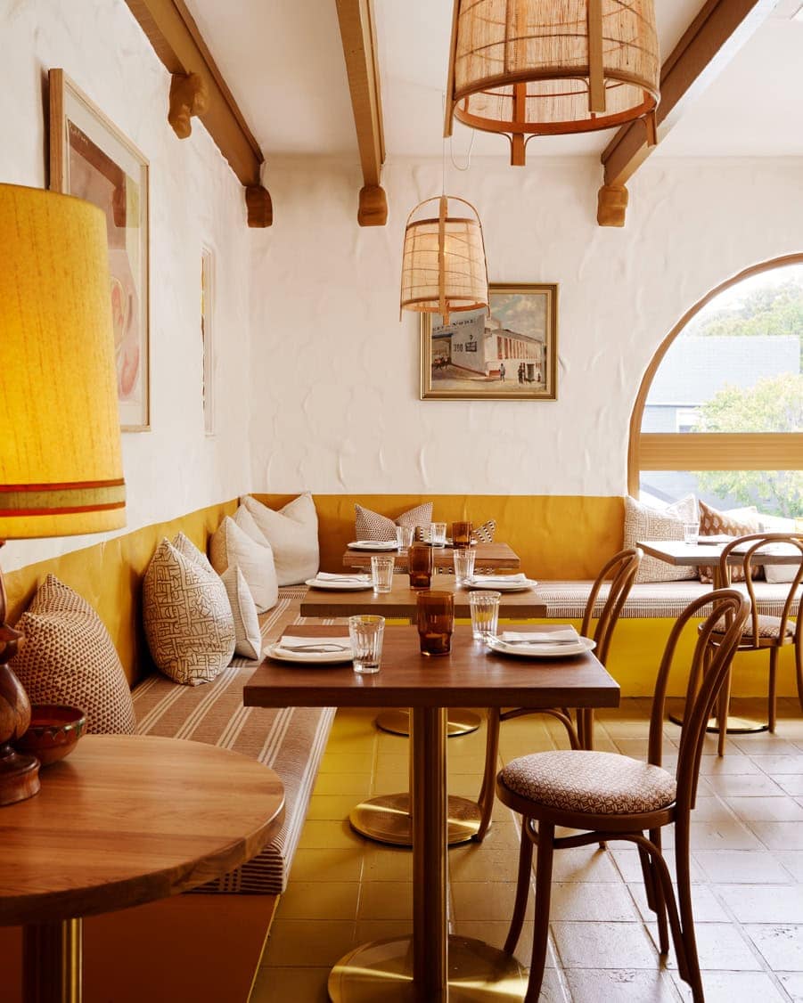 bar elvina dining area