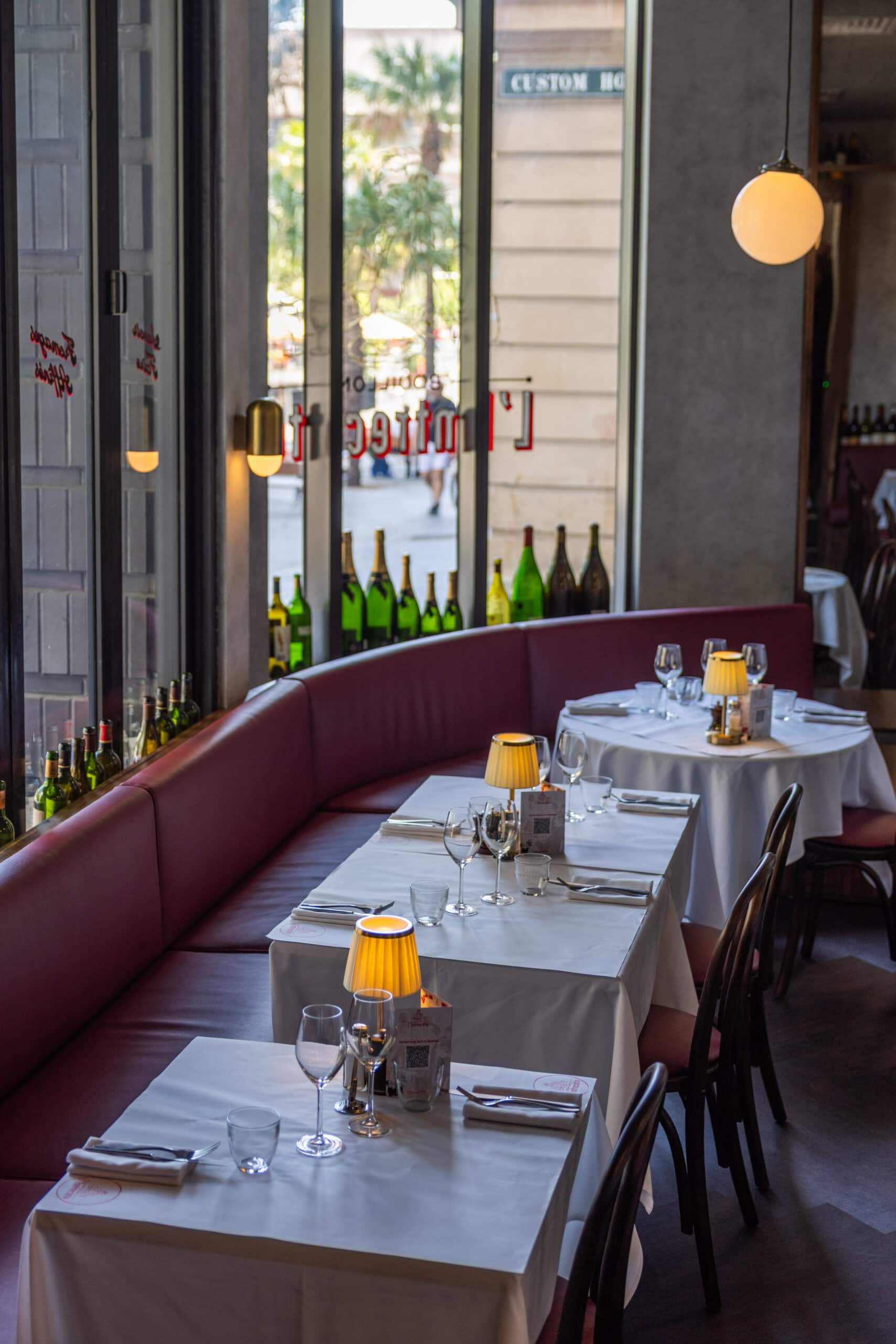 Bouillon L'Entrecôte interiors at circular quay with white tablecloths