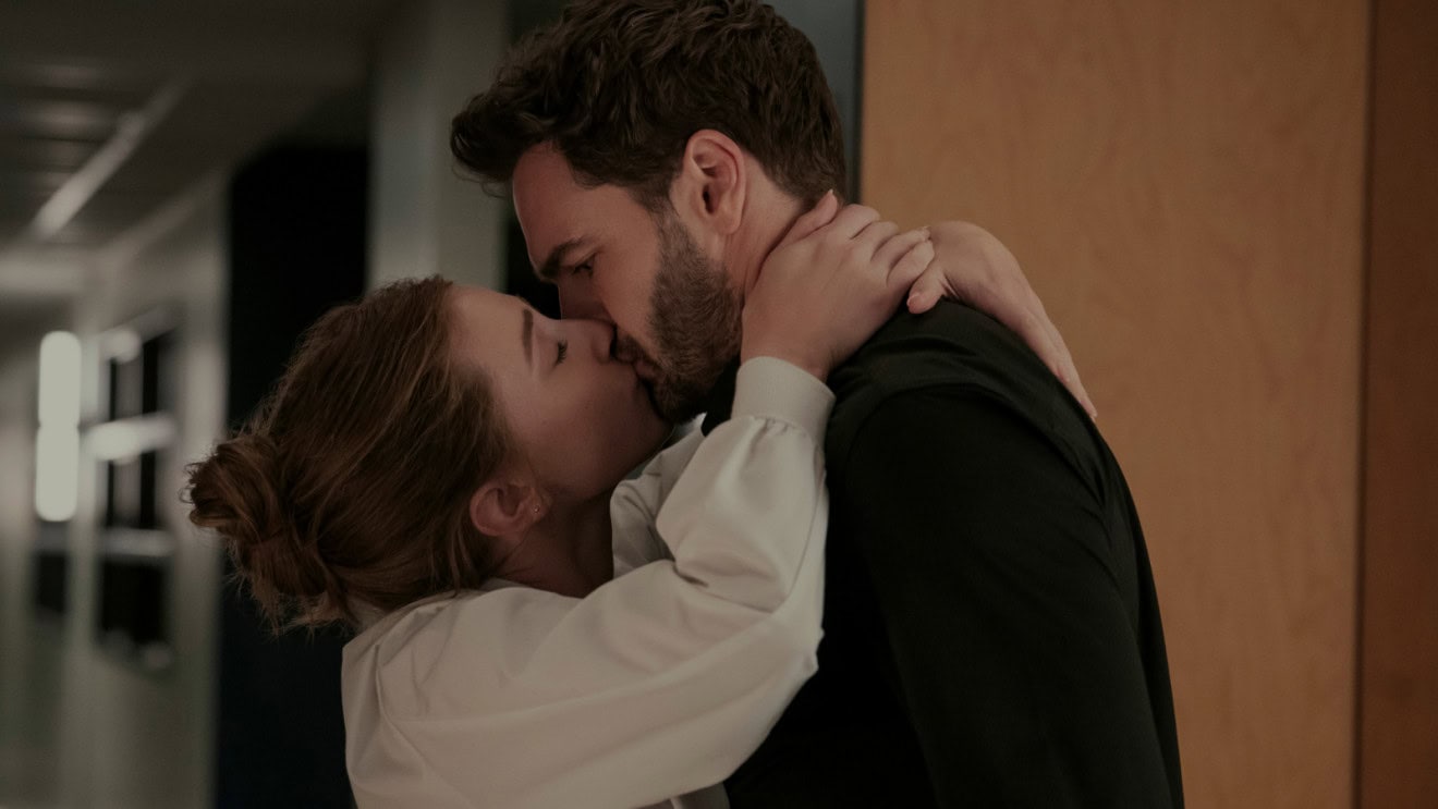 Lili Reinhart and Tom Bateman in The Love Hypothesis movie.