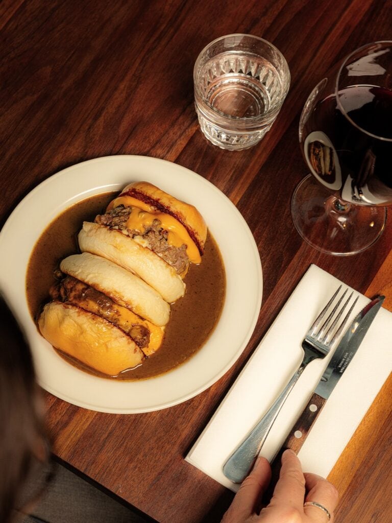 elios place new cheeseburger with peppercorn sauce