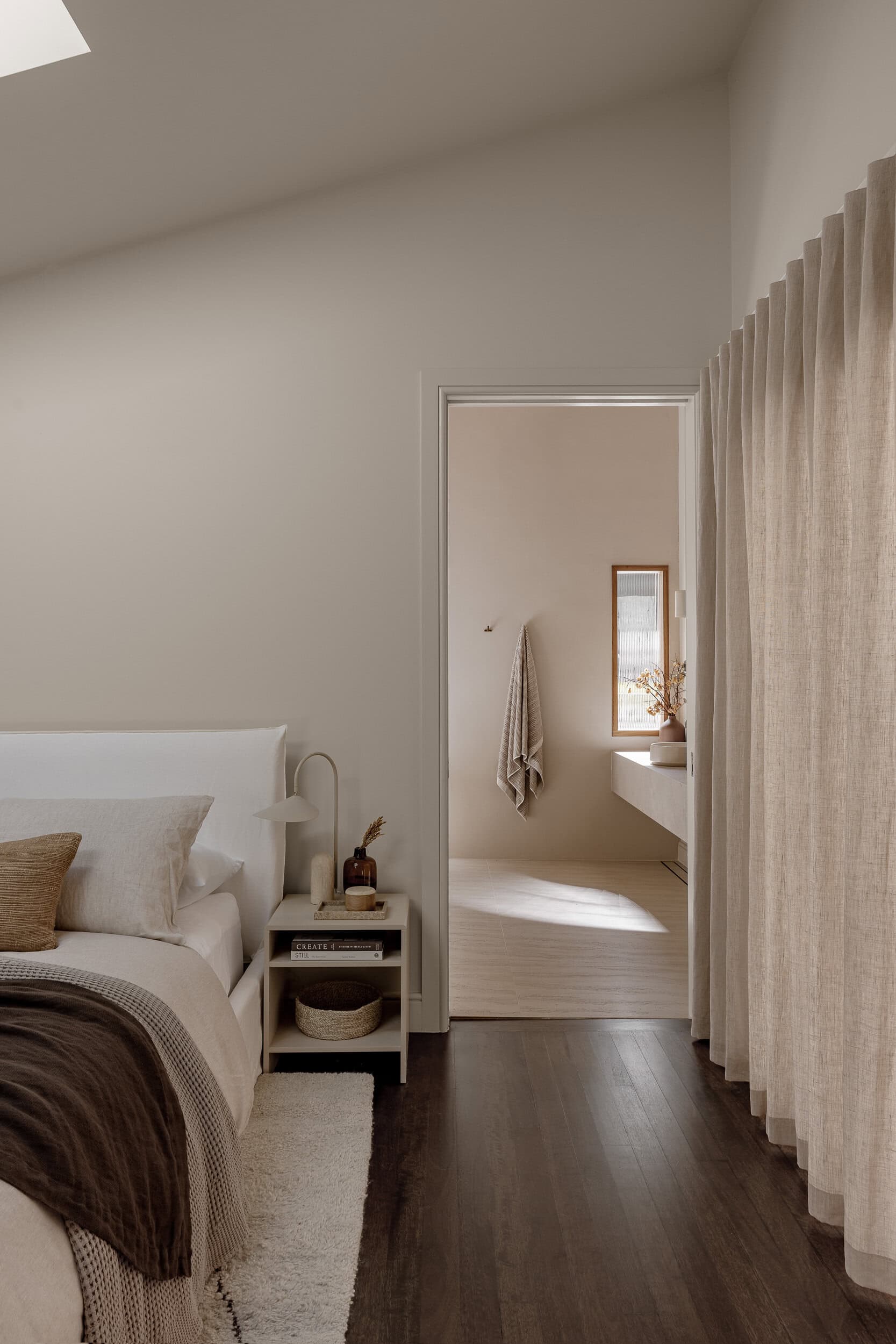 The Ambers Main Bedroom, Image Credit: Nat Spada Photography