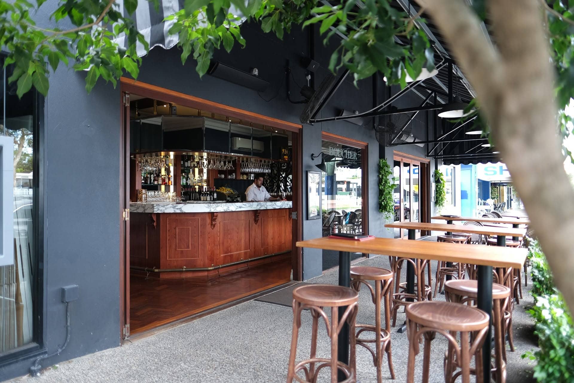 The alfresco bar seating out the front of Boucher French bistro in Graceville.