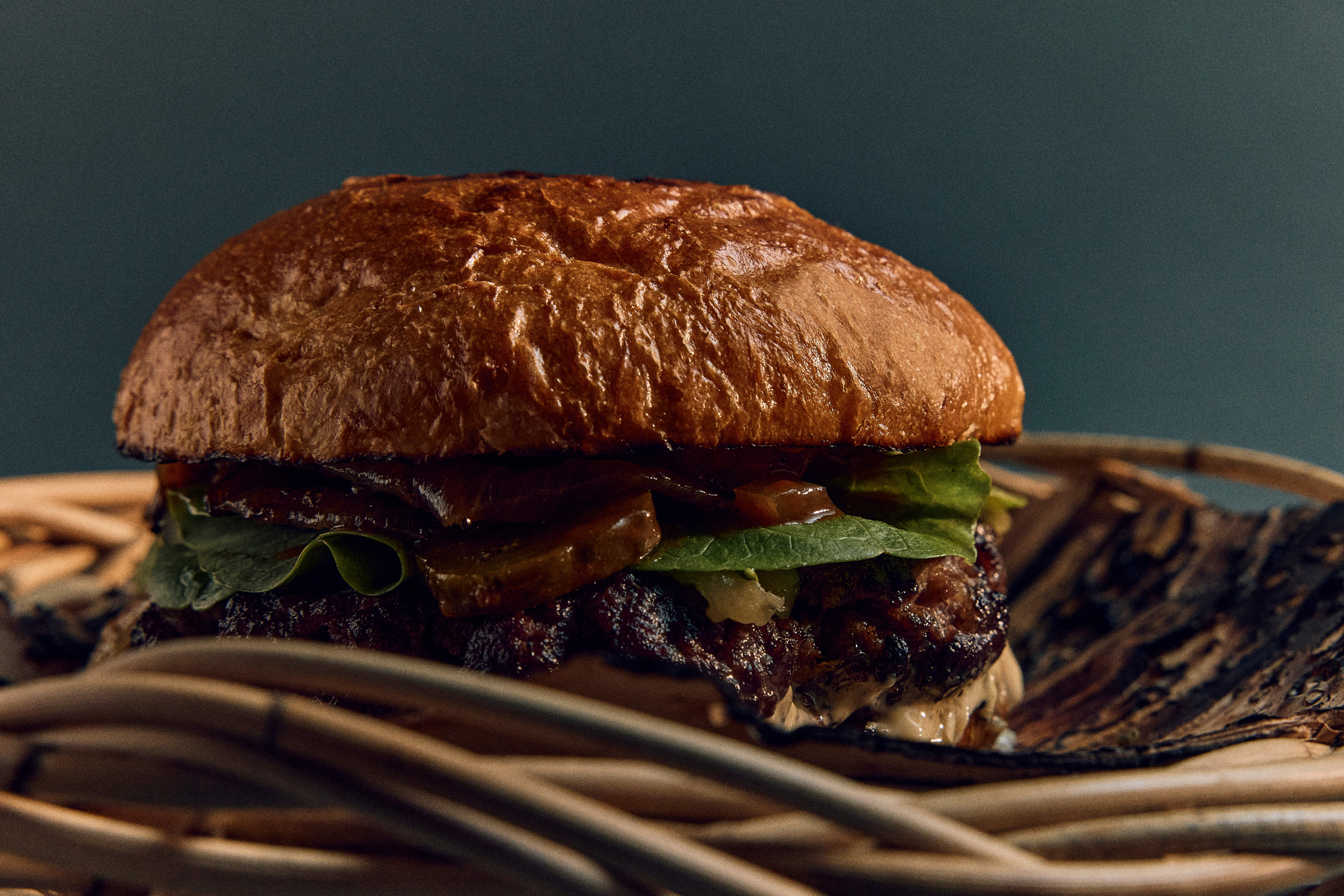 Hamburger from Bar Cruz in Restaurant Aptos in Stirling.