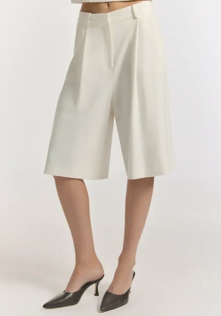 Victoria & Woods Monologue Short Ivory