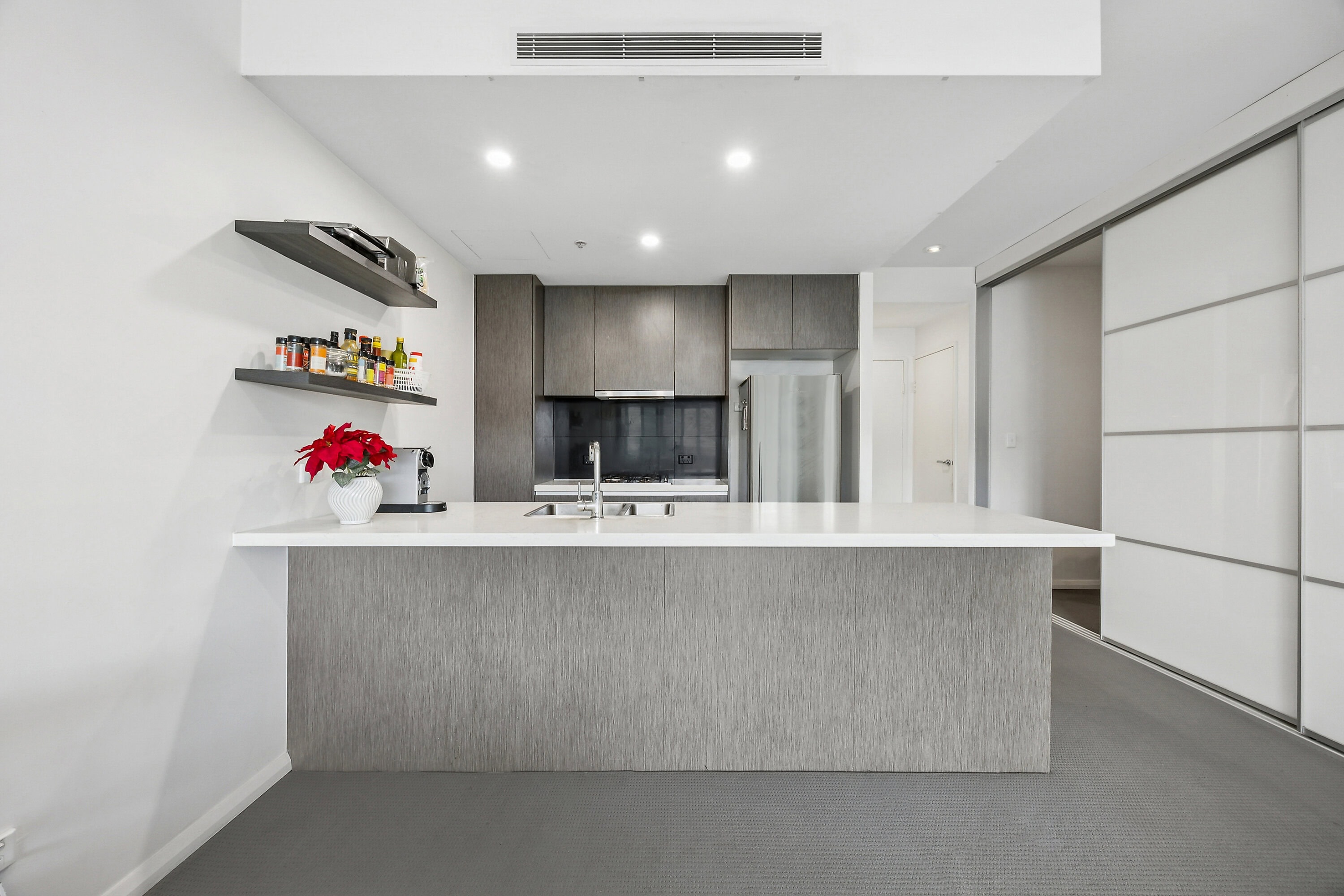 Breakfast Bar & Kitchen
