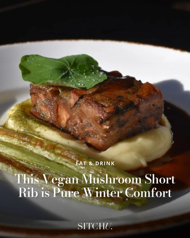 This vegan mushroom short rib is pure winter comfort 🍄🔥 Served hot and hearty at Green Man’s Arms, and best enjoyed with a pint by the toasty fireplace. ⁠
⁠
Tap the link in our bio for more cosy vegan feasting across Melbourne.🥘✨

📷 @greenmansarms
